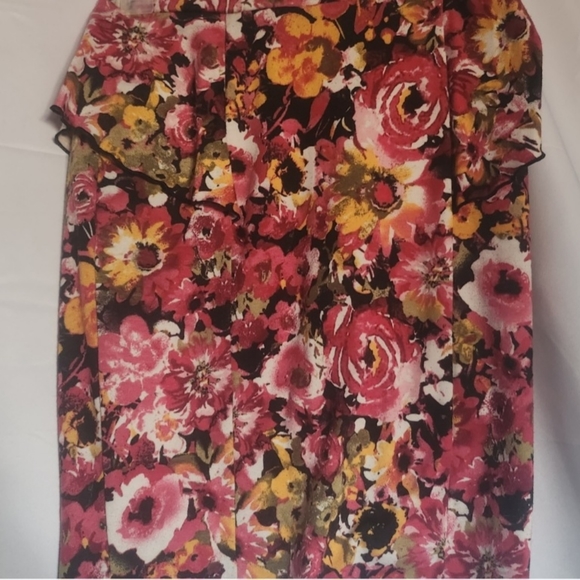 Flower pencil skirt with hip fringe. small. - Picture 5 of 9